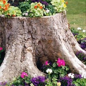 15 Ways To Decorate Your Garden With Recycled Materials