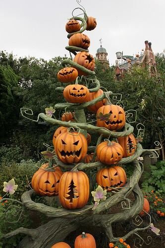 Check out these amazing halloween inspired front yard ideas.