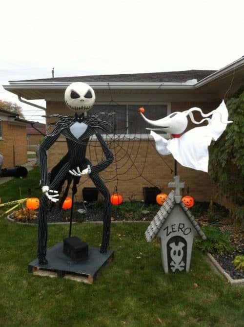 Check out these amazing halloween inspired front yard ideas.