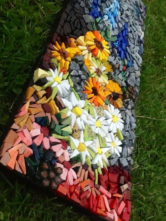 20 Beautiful Ideas With Garden Mosaics | Yard Surfer